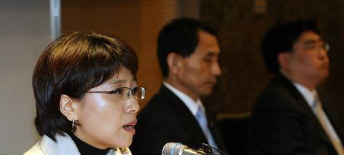 김덕례 주택산업연구원 주택정책실장은 24일 서울 논현동 건설회관에서 열린 '주택시장 위축에 따른 문제점 및 개선방안 모색을 위한 세미나'에서 올해 주택 건설투자가 3.5% 감소하면 4만6000개의 일자리 감소가 예상된다고 강조했다.<연합뉴스>